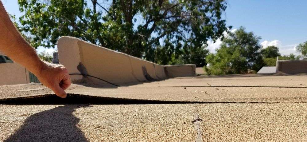 Losliggend dakleer op plat dak in Deurne